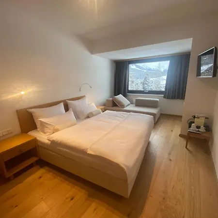 Отель Berghof 3*