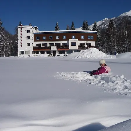 Berghof Отель Зеефельд в Тироле